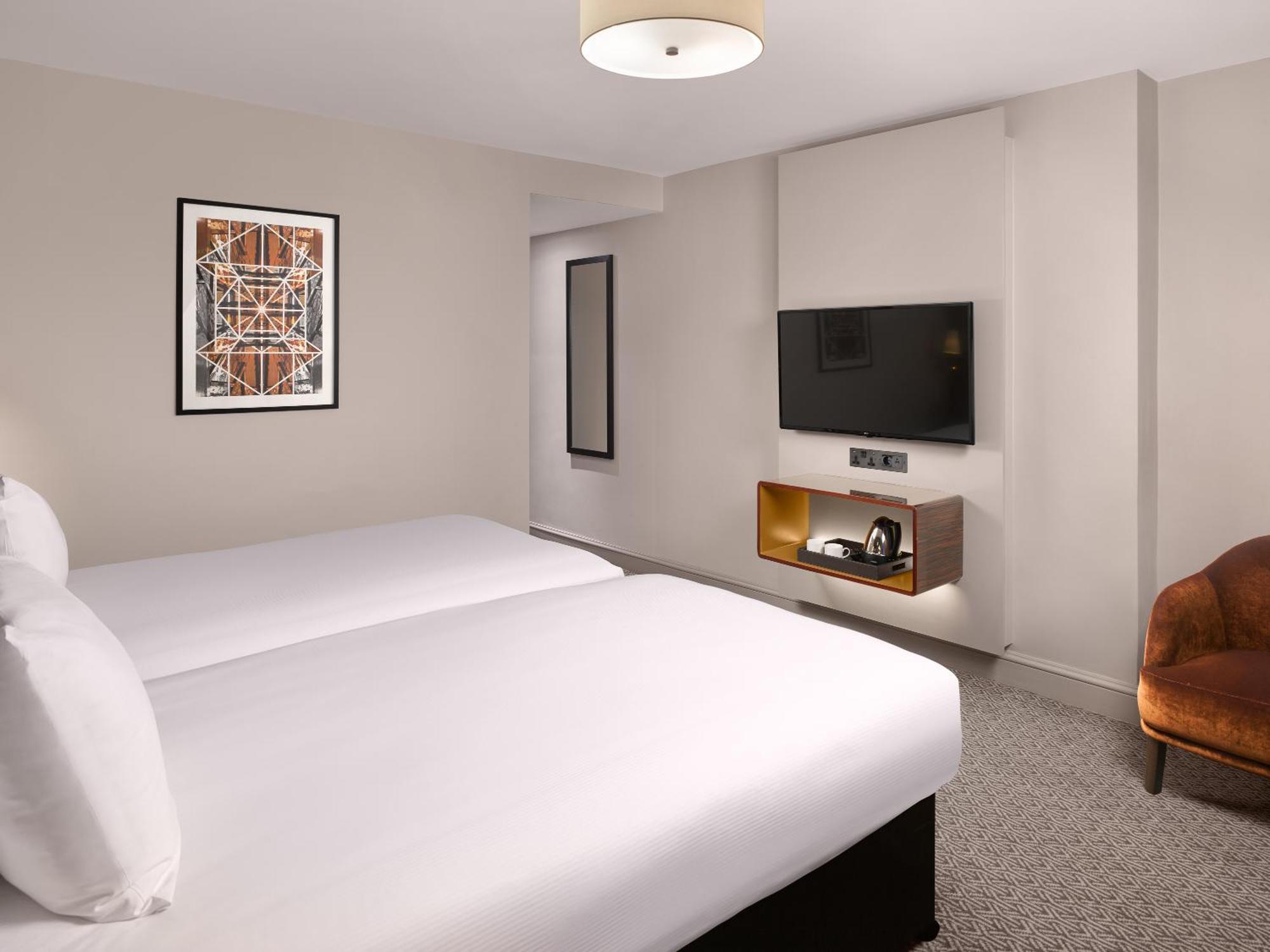 Strand Palace Londres Habitación foto A room at the hotel