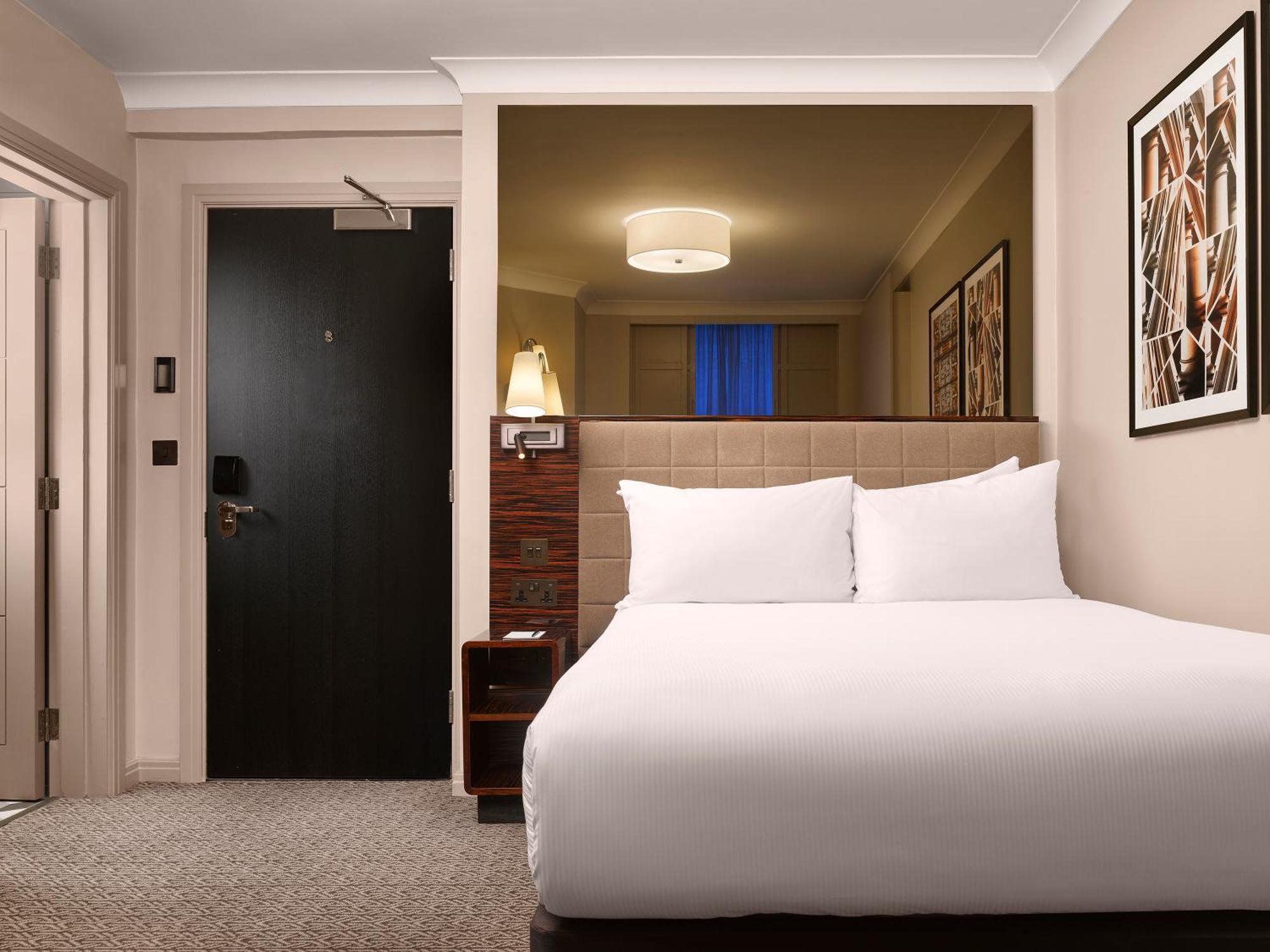 Strand Palace Londres Habitación foto A room at the hotel