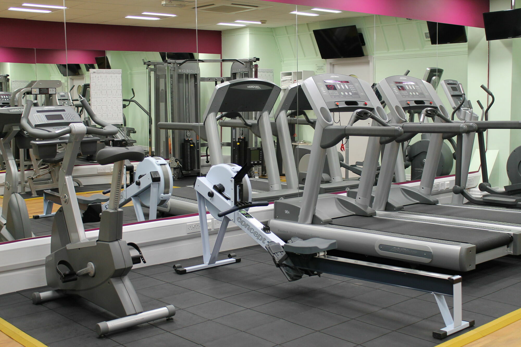 Strand Palace Londres Exterior foto A gym in the United Kingdom